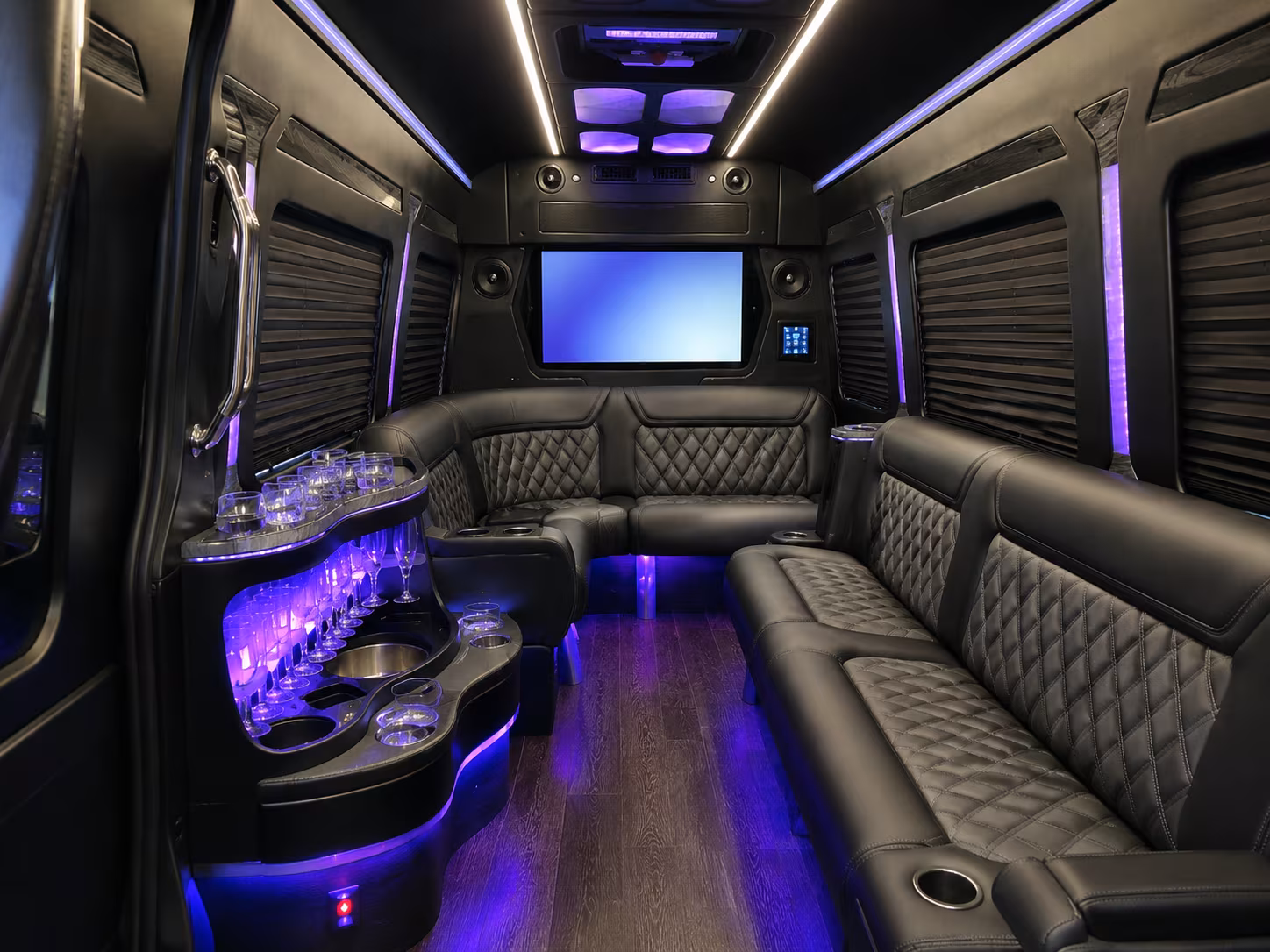 arlingtoncharterbusservices com is the go to for employee commuter shuttles along i 66 and i 395
